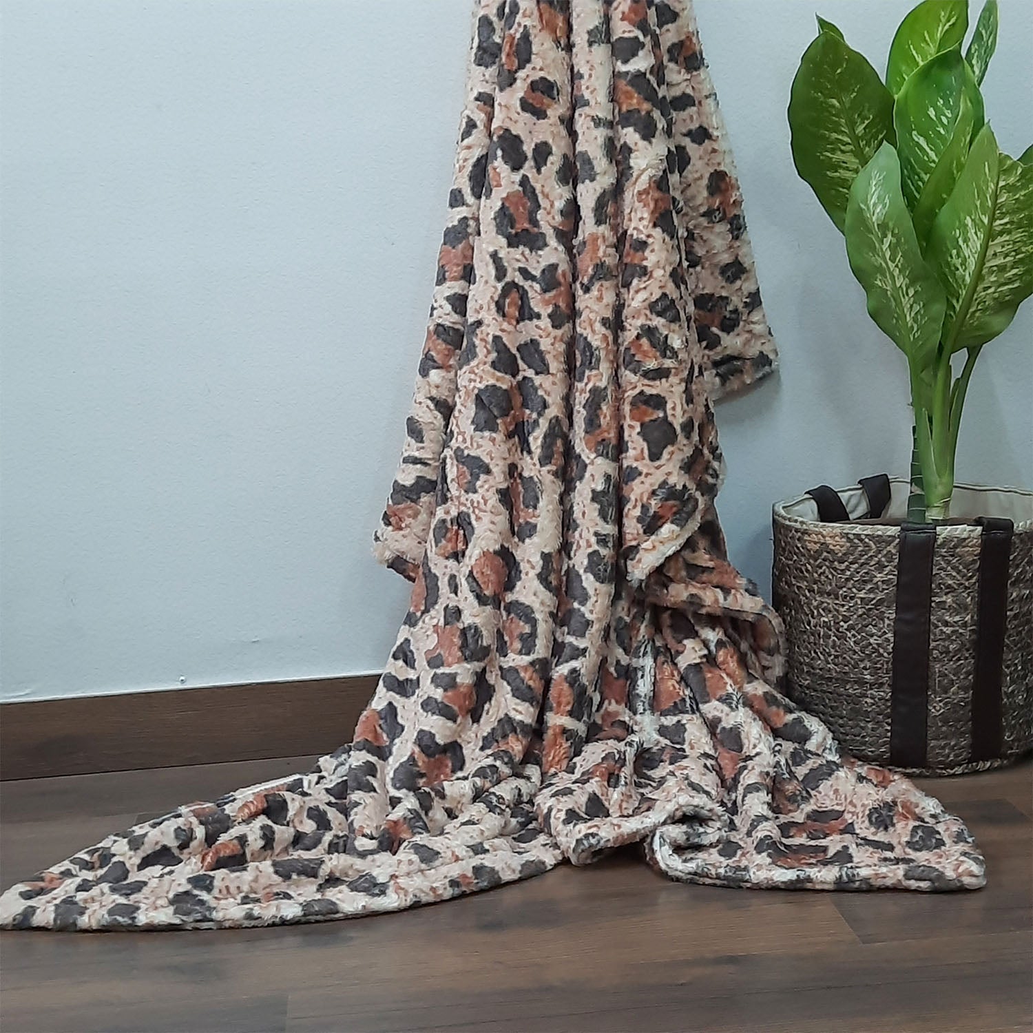 Storilane Everlasting Comfort Faux Fur Throw Blanket | Double Sided, Soft, Warm, Cozy, Luxury, Fluffy Blankets for Couch and Bed | Animal Print for Sofa Large (180x145cm)
