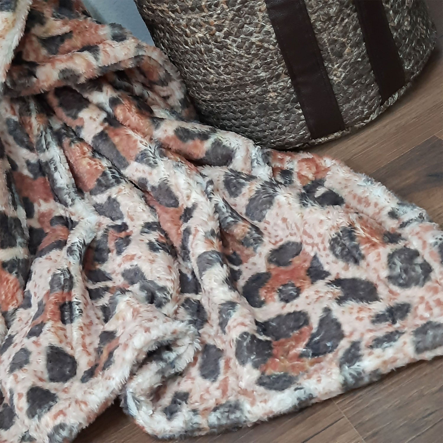Storilane Everlasting Comfort Faux Fur Throw Blanket | Double Sided, Soft, Warm, Cozy, Luxury, Fluffy Blankets for Couch and Bed | Animal Print for Sofa Large (180x145cm)