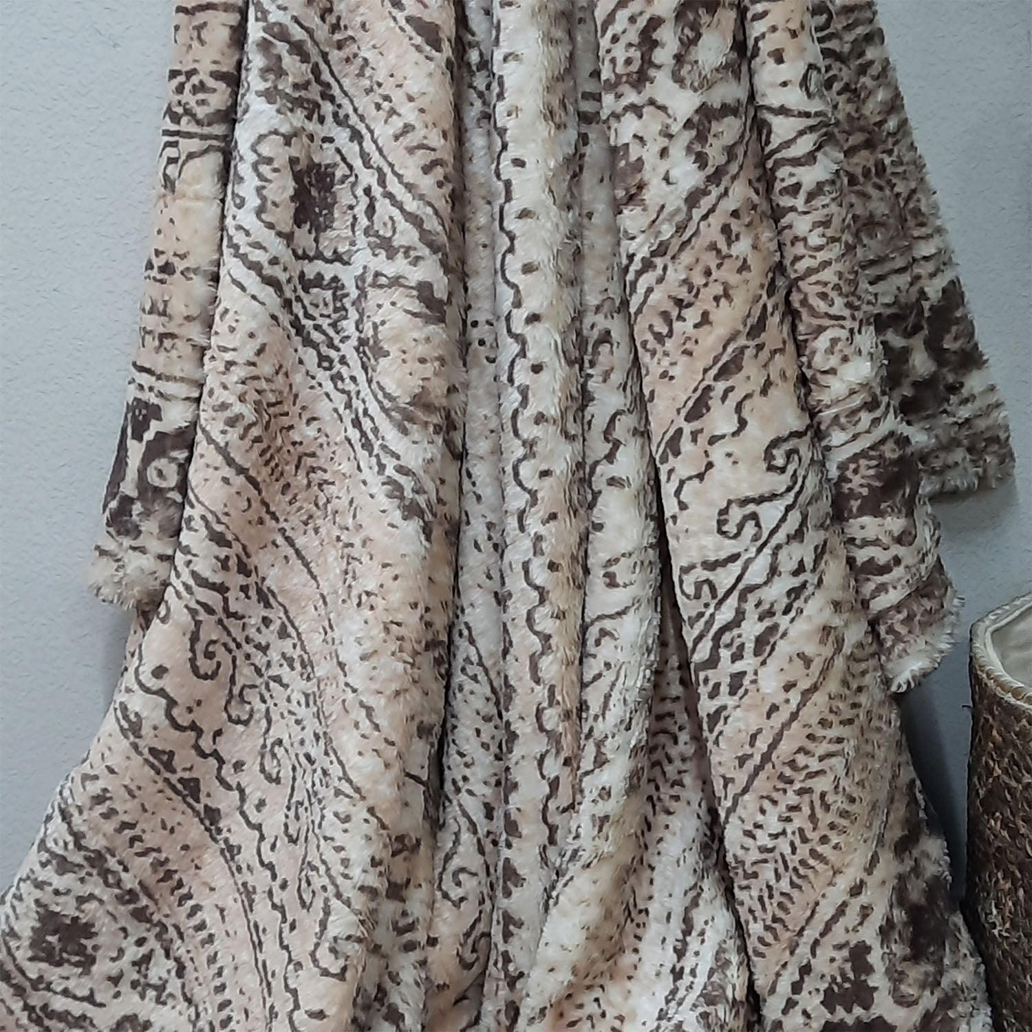 Storilane Everlasting Comfort Faux Fur Throw Blanket | Double Sided, Soft, Warm, Cozy, Luxury, Fluffy Blankets for Couch and Bed | Ethnic Print for Sofa Large (180x145cm)