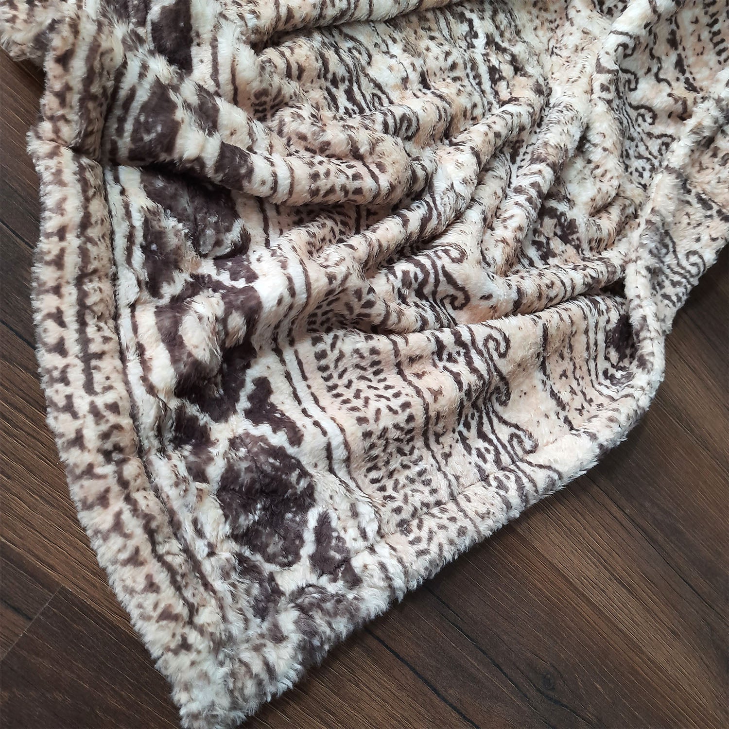 Storilane Everlasting Comfort Faux Fur Throw Blanket | Double Sided, Soft, Warm, Cozy, Luxury, Fluffy Blankets for Couch and Bed | Ethnic Print for Sofa Large (180x145cm)