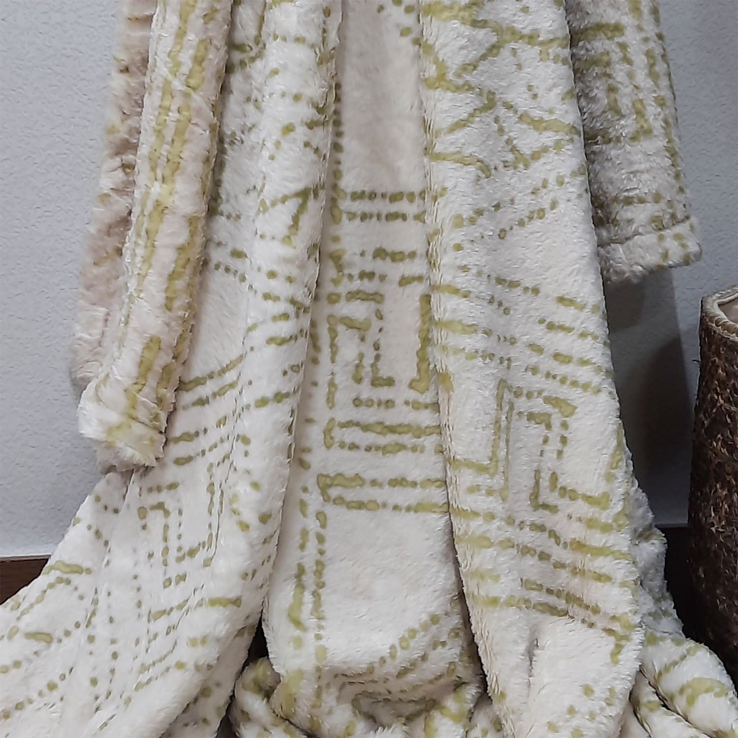 Storilane Everlasting Comfort Faux Fur Throw Blanket , Double Sided, Soft, Warm, Cozy, Luxury, Fluffy Blankets for Couch and Bed , Subtle Green Pattern for Sofa Large (180x145cm)| Calming Green Collection