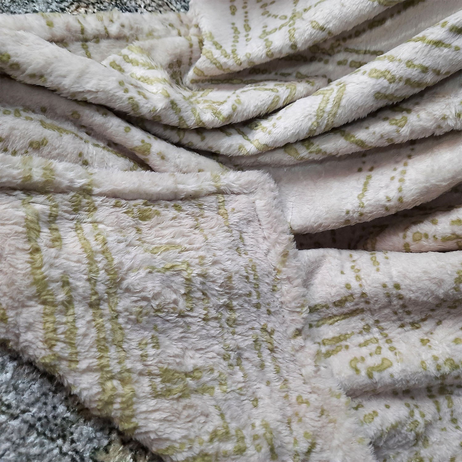 Storilane Everlasting Comfort Faux Fur Throw Blanket , Double Sided, Soft, Warm, Cozy, Luxury, Fluffy Blankets for Couch and Bed , Subtle Green Pattern for Sofa Large (180x145cm)| Calming Green Collection