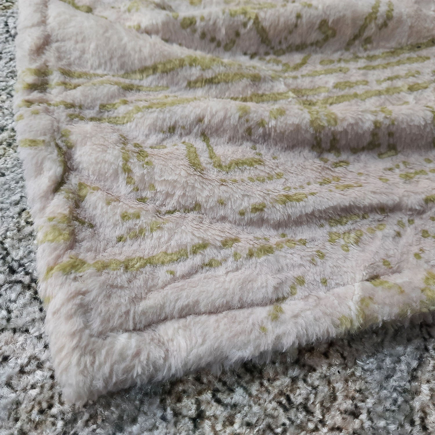 Storilane Everlasting Comfort Faux Fur Throw Blanket , Double Sided, Soft, Warm, Cozy, Luxury, Fluffy Blankets for Couch and Bed , Subtle Green Pattern for Sofa Large (180x145cm)| Calming Green Collection