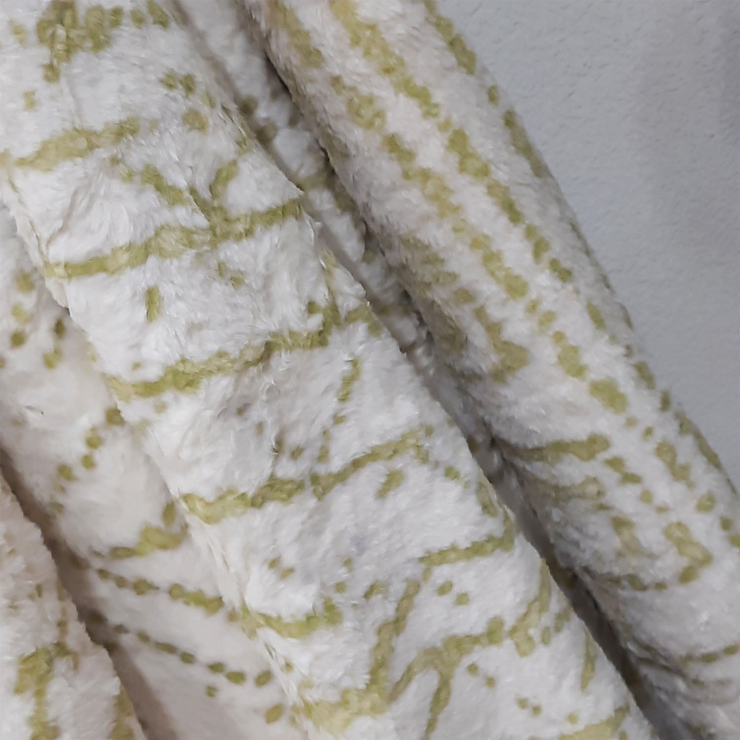 Storilane Everlasting Comfort Faux Fur Throw Blanket , Double Sided, Soft, Warm, Cozy, Luxury, Fluffy Blankets for Couch and Bed , Subtle Green Pattern for Sofa Large (180x145cm)| Calming Green Collection