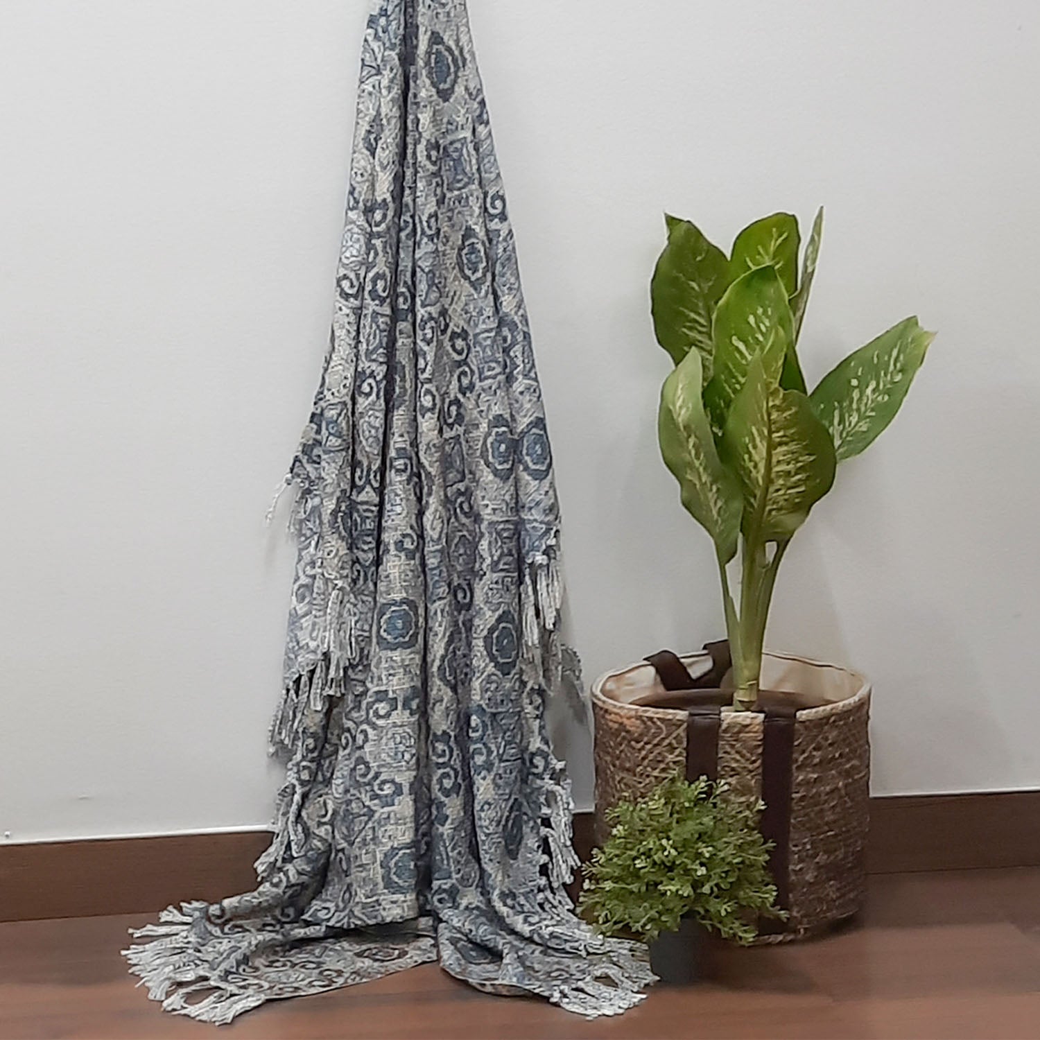 Avioni Beautiful Soft Sofa Throw | A must add to your living room | Traditional Double Design Virgin Premium Polyester Slub Handloom Sofa Throw